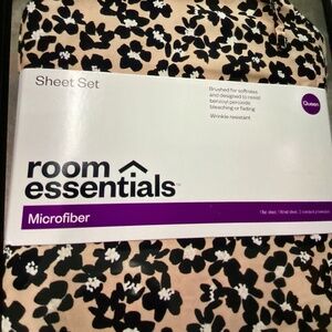 New Room Essential Bed Sheet Set size Queen - floral cheetah print